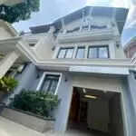 Cho thuê biệt thự đơn lập khu cảnh đồi phú mỹ hưng, q7, 4pn, phòng karaoke + phòng gym, phòng khách.
