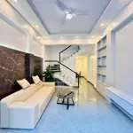 Nhà đẹp 40m xây mới 4 tầng mặt ngõ miếu hai xã, cách mặt đường chỉ tầm 50m, ô tô đỗ cửa
