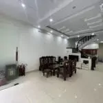 Cho thuê nhà văn cao 8 p.ngủ khép kín, dt: 75m2.