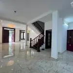 Cho thuê biệt thự mỹ kim nội thất cơ bản ngay hồ bán nguyệt, quận 7