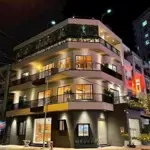 Khách sạn 8 tầng 55 phòng thu 350 triệuiẹu/ tháng.