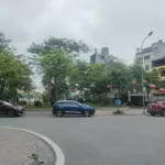 Siêu phẩm lâm hạ.
nhà mới - 8 tầng thang máy - gara ô tô - full nội thất châu âu. diện tích