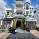 Nhà đẹp 3 lầu, mặt tiền nhựa 14m, kề bên tp.hcm, sổ hồng hoàn công bao ngân hàng