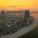 Cách biển 1 bước chân, trung tâm hạ long kinh doanh cả thế giới