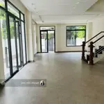 Biệt thự hồ 8x22m cho thuê hoàn thiện cơ bản, nhà trống suốt giá bán 35 triệu vị trí cực đẹp