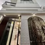 Nhà lầu mới đẹp nằm gần chợ an cư và hồ huỳnh cương
