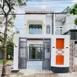 800 triệu dọn vào ở ngay, nhà vừa xây hoàn thiện, ngay đối diện chợ thạnh phú .