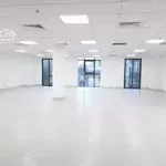 Cho thuê tòa nhà 520m2 x 8 tầng + sân 1300m2 làm đào tạo, vp