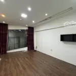 Cho thuê nhà mặt tiền đường khu dân cư him lam, q7: 4x16m, trệt 3 lầu, nội thất đầy đủ. 25 triệu