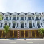 Bán nhà phố thương mại mặt đường nguyễn thị khắp, trung tâm dĩ an, sổ đỏ sẵn, công chứng trong ngày