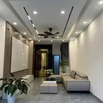 Bán nhà phố bồ đề long biên. nhà 4 tầng, 48m2 mặt tiền 4m. giá chào 11 tỷ nhỉnh. ô tô tránh vào nhà