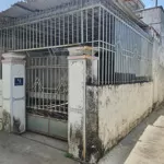 Bán đất tặng nhà cấp 4 gồm 2 phòng ngủ, phòng khách, bếp. diện tích thực tế 145m2, dt trên sổ 130m2
