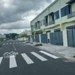Bán nhà 1 trệt + 1 lầu, ngay kcn phước đông, tây ninh. mt đường nhựa, kdc đông. hỗ trợ vay 70%