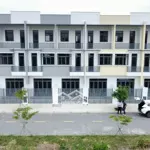 Nhà phố ngay trong kcn phước đông chỉ 1,2tỷ/căn, cho thuê lại 6 - 15tr/tháng, sổ sẵn, nhận nhà ngay