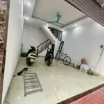 Cho thuê nhà nguyên căn phố giáp bát - hoàng mai - ô tô - kinh doanh - có vỉa hè ️dt: 30m x 5 tầng, giá thuê 13,5 triệu.